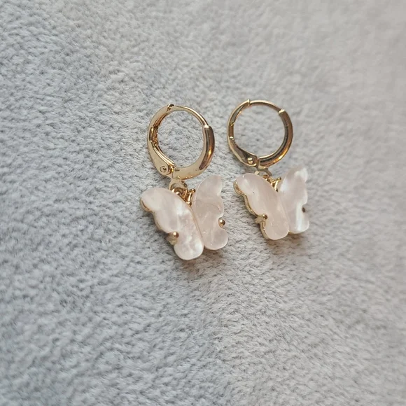 ✨️14k Gold Plated, Hoop, White Butterfly Earrings.✨️ - Picture 2 of 4